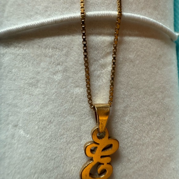 Sadie 14k Yellow Gold Satin Script Initial Necklace Letter E - 20 Inch - Picture 1 of 3